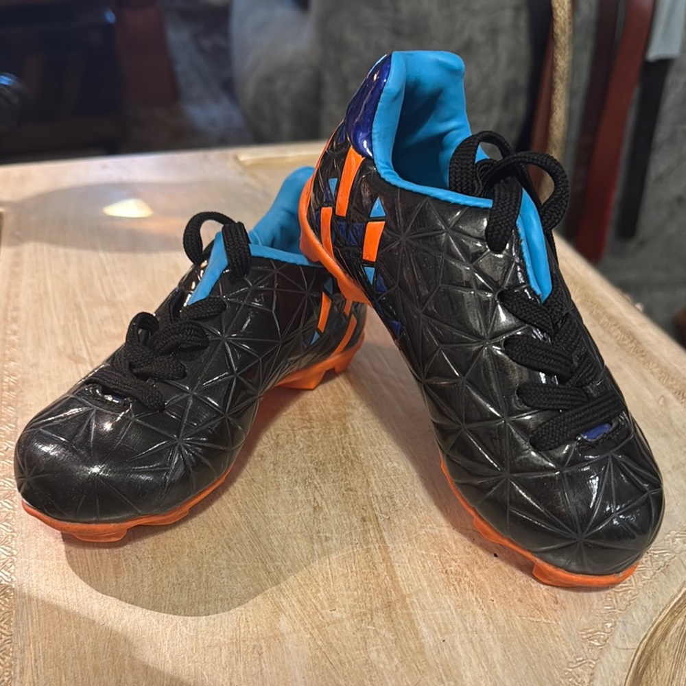 Black and Orange Sneakers with Textured Upper and Vibrant Midsole